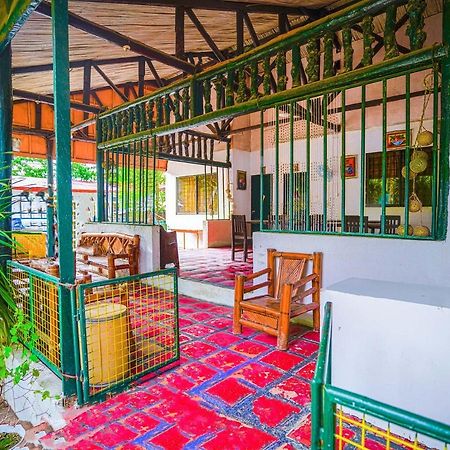 Oyo 875 Madhavi Beach Resort Balibago Buitenkant foto