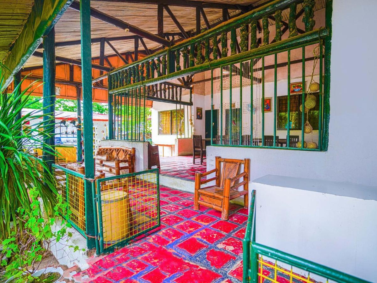 Oyo 875 Madhavi Beach Resort Balibago Buitenkant foto