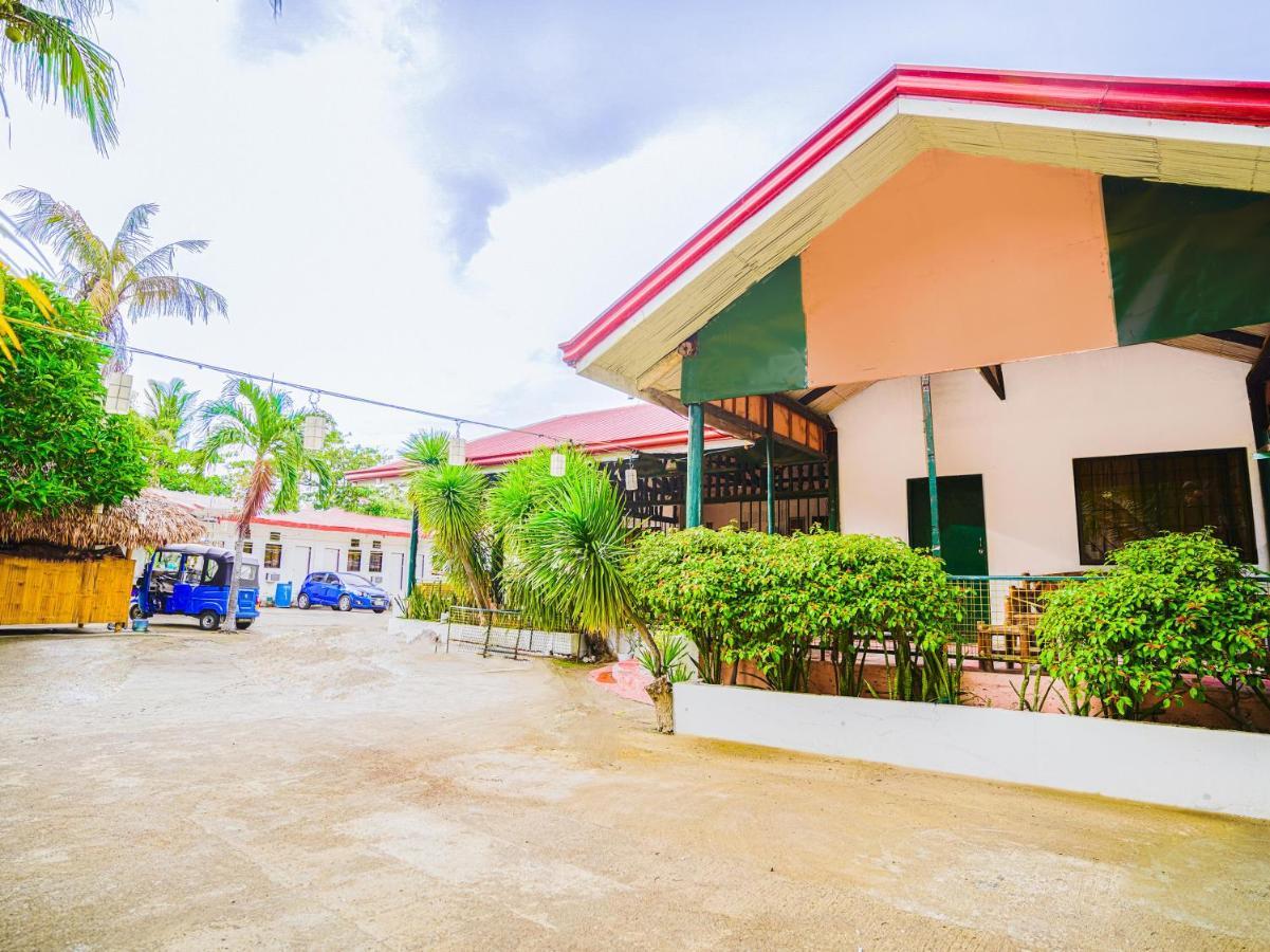 Oyo 875 Madhavi Beach Resort Balibago Buitenkant foto
