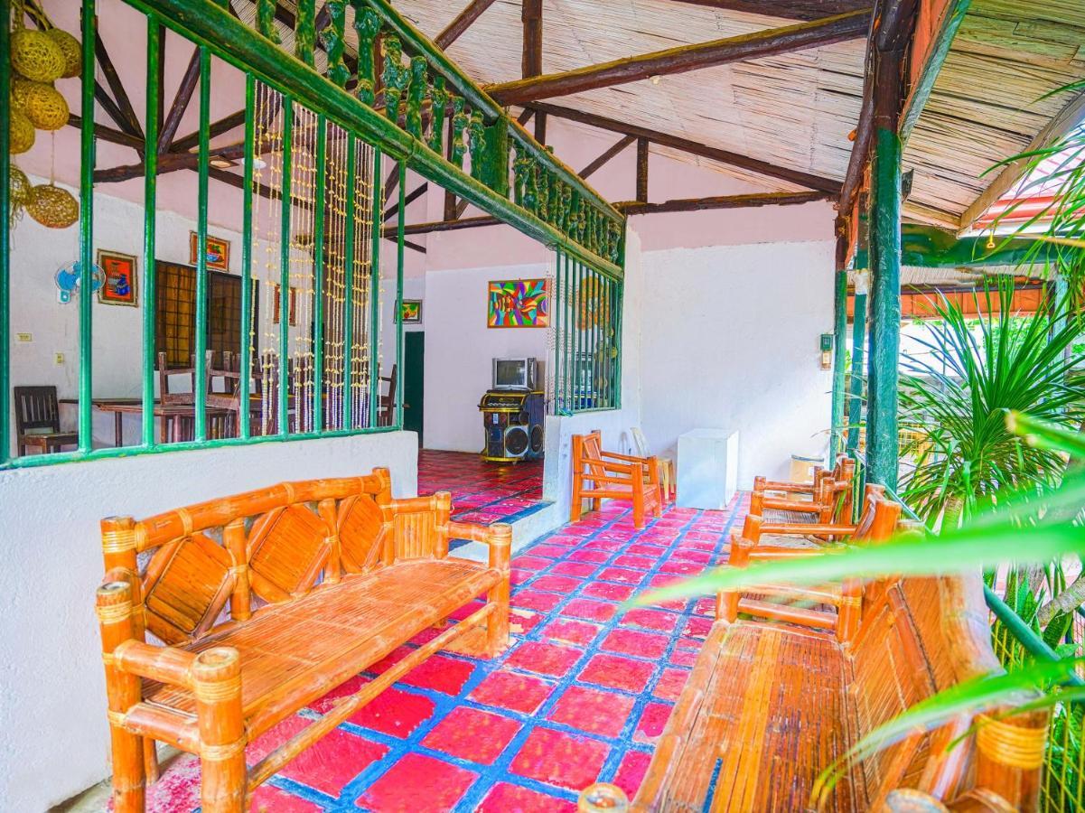 Oyo 875 Madhavi Beach Resort Balibago Buitenkant foto